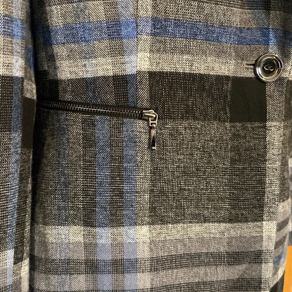 3/$20 - Tahari Blazer - Size 8P - Picture 6 of 12